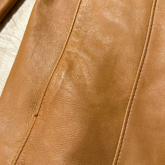 EXCELLENT USED CONDITION COLE HAAN GENUINE LAMBSKIN JACKET. SIZE M. LIKE BUTTER. - Picture 2 of 7